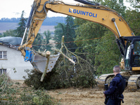 Atosca continues its work under the protection of Gendarmes. For the fifth day, the Gendarmerie and CNAMO try to dislodge 'Ecureuils' (i.e.,...