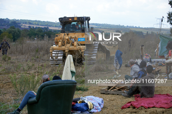 Atosca begins construction work near opponents at the 'Verger' ZAD. For the 5th day, Gendarmerie and CNAMO try to dislodge 'Ecureuils' (i.e....