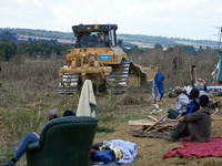 Atosca begins construction work near opponents at the 'Verger' ZAD. For the 5th day, Gendarmerie and CNAMO try to dislodge 'Ecureuils' (i.e....