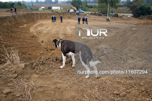 Gendarmes protect the building site during the Atosca work even though opponents are still in the streets and on the roof of the 'Verger' ho...