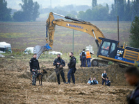 Atosca continues its work under Gendarmerie protection. For the fifth day, Gendarmerie and CNAMO try to dislodge 'Ecureuils' (i.e., 'Squirre...