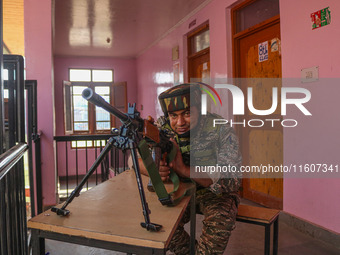 An Indian paramilitary soldier stands guard during the second phase of assembly elections in Srinagar, Jammu and Kashmir, on September 25, 2...