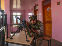 An Indian paramilitary soldier stands guard during the second phase of assembly elections in Srinagar, Jammu and Kashmir, on September 25, 2...