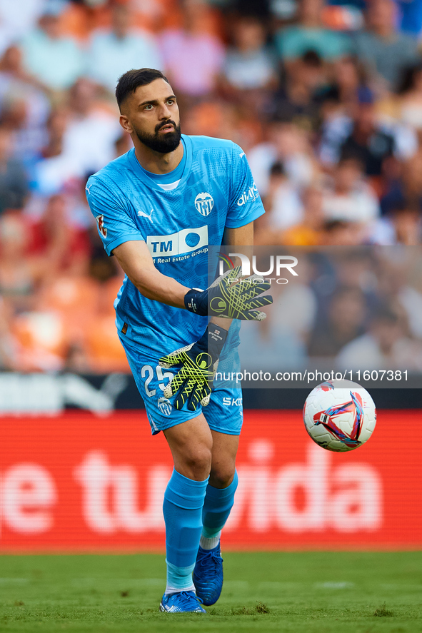 Giorgi Mamardashvili of Valencia CF is in action during the LaLiga EA Sports match between Valencia CF and CA Osasuna at Mestalla stadium in...