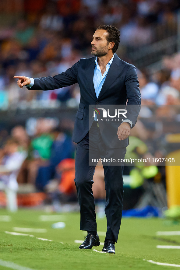 Ruben Baraja, head coach of Valencia CF, reacts during the LaLiga EA Sports match between Valencia CF and CA Osasuna at Mestalla stadium in...