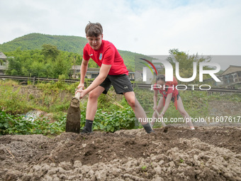 Middle school students from the United Kingdom experience farming in Houwu village, Moganshan town, Deqing County, Huzhou city, East China's...