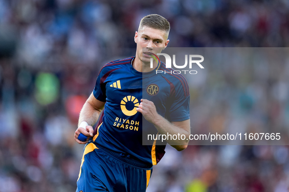 Artem Dovbyk of AS Roma celebrates after scoring first goal during the Serie A Enilive match between AS Roma and Udinese Calcio at Stadio Ol...