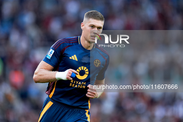 Artem Dovbyk of AS Roma celebrates after scoring first goal during the Serie A Enilive match between AS Roma and Udinese Calcio at Stadio Ol...