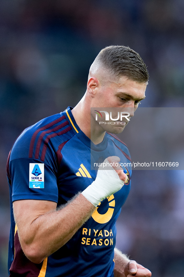 Artem Dovbyk of AS Roma celebrates after scoring first goal during the Serie A Enilive match between AS Roma and Udinese Calcio at Stadio Ol...