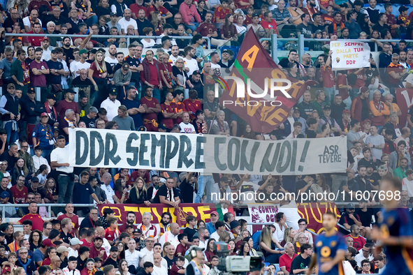 Supporters of AS Roma show a banner in support of Daniele De Rossi during the Serie A Enilive match between AS Roma and Udinese Calcio at St...