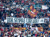 Supporters of AS Roma show a banner in support of Daniele De Rossi during the Serie A Enilive match between AS Roma and Udinese Calcio at St...