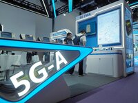 Visitors visit the ''5G Industrial and Commercial Dual-use Wireless Broadband System'' at the 2024 China International Information and Commu...