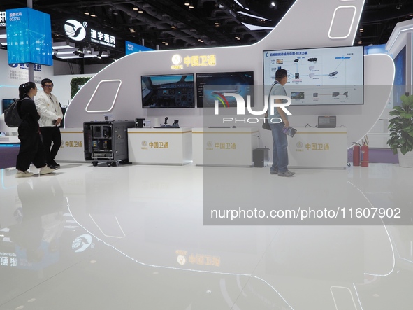 Visitors visit the ''Aircraft Real-time Data System'' at the booth of China Satcom at the 2024 China International Information and Communica...