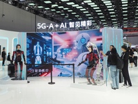 The audience visits the Huawei booth at the 2024 China International Information and Communication Exhibition to view the ''humanoid robot''...