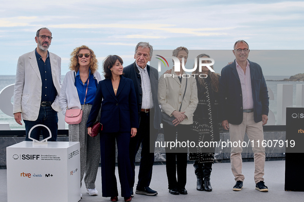 Costa-Gavras, Angela Molina, Charlotte Rampling, Marlyne Canto, and Claude Grande attend the photocall of ''Le Dernier Souffle'' during the...