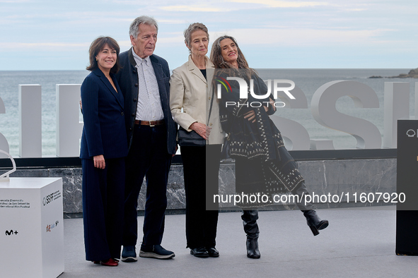 Costa-Gavras, Angela Molina, Charlotte Rampling, Marlyne Canto, and Claude Grande attend the photocall of ''Le Dernier Souffle'' during the...