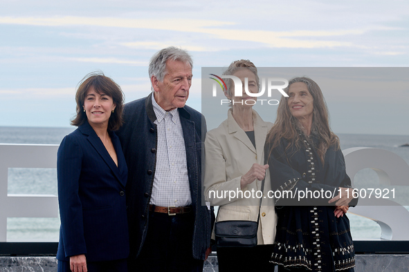 Costa-Gavras, Angela Molina, Charlotte Rampling, Marlyne Canto, and Claude Grande attend the photocall of ''Le Dernier Souffle'' during the...