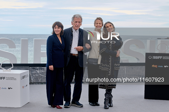 Costa-Gavras, Angela Molina, Charlotte Rampling, Marlyne Canto, and Claude Grande attend the photocall of ''Le Dernier Souffle'' during the...