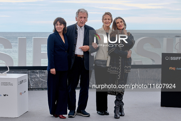 Costa-Gavras, Angela Molina, Charlotte Rampling, Marlyne Canto, and Claude Grande attend the photocall of ''Le Dernier Souffle'' during the...