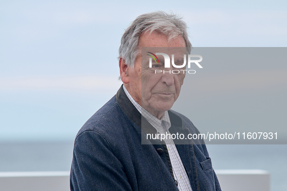 Costa-Gavras attends the photocall of ''Le Dernier Souffle'' during the 72nd San Sebastian International Film Festival in San Sebastian, Spa...