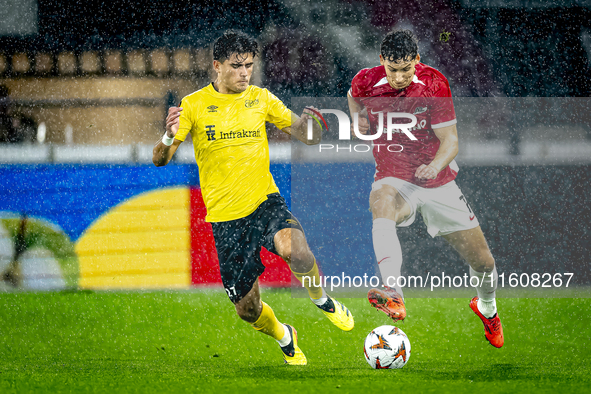 Elfsborg midfielder Besfort Zenelli and AZ Alkmaar forward Ruben van Bommel during the match AZ vs. Elfsborg at the AZ Stadium for the UEFA...