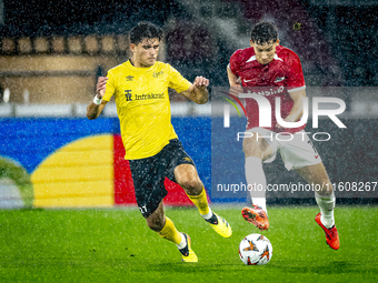 Elfsborg midfielder Besfort Zenelli and AZ Alkmaar forward Ruben van Bommel during the match AZ vs. Elfsborg at the AZ Stadium for the UEFA...