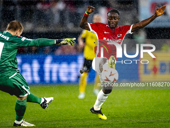 IF Elfsborg goalkeeper Isak Pettersson and AZ Alkmaar forward Ibrahim Sadiq during the match AZ vs. Elfsborg at the AZ Stadium for the UEFA...