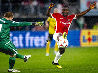 IF Elfsborg goalkeeper Isak Pettersson and AZ Alkmaar forward Ibrahim Sadiq during the match AZ vs. Elfsborg at the AZ Stadium for the UEFA...