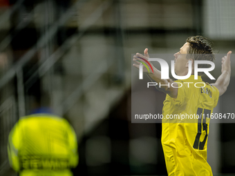 Elfsborg midfielder Simon Hedlund scores the 2-2 and celebrates the goal during the match AZ - Elfsborg at the AZ Stadium for the UEFA Europ...