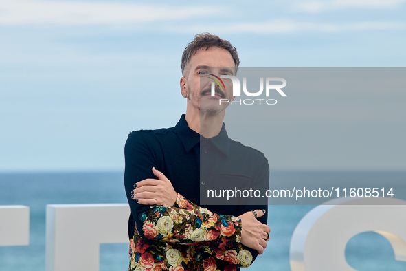 Javier Giner, Elena Trape, Oriol Pla, Victoria Luengo, Marina Salas, Omar Ayuso, and Roman Barea attend the photocall for ''Yo, Adicto'' dur...