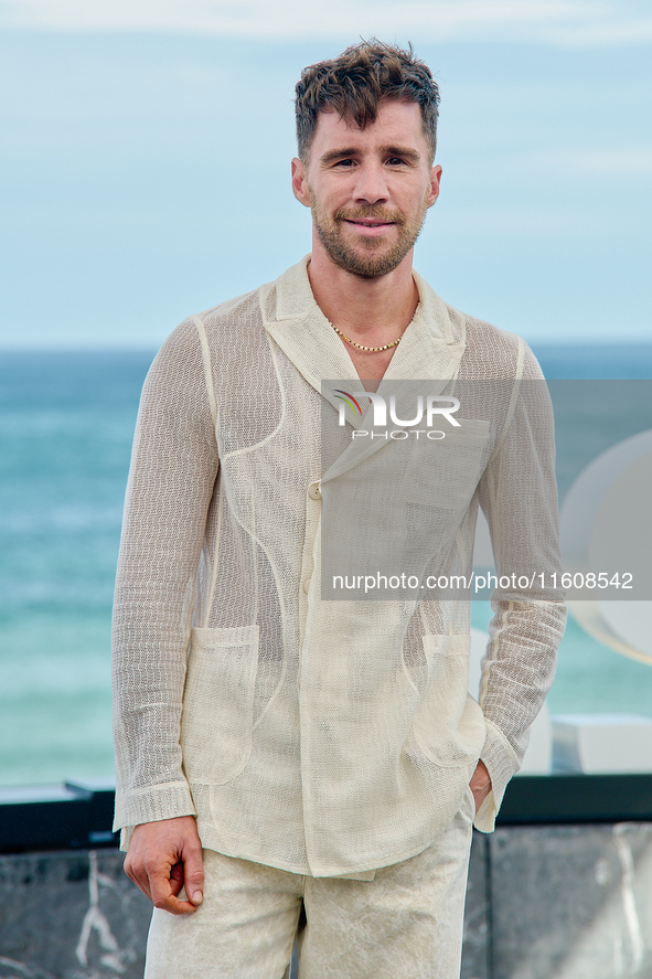 Javier Giner, Elena Trape, Oriol Pla, Victoria Luengo, Marina Salas, Omar Ayuso, and Roman Barea attend the photocall for ''Yo, Adicto'' dur...