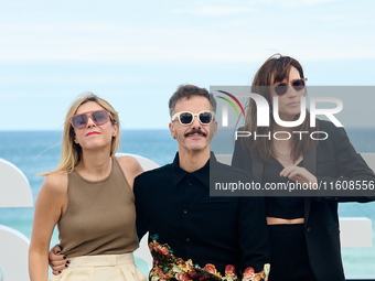 Javier Giner, Elena Trape, Oriol Pla, Victoria Luengo, Marina Salas, Omar Ayuso, and Roman Barea attend the photocall for ''Yo, Adicto'' dur...