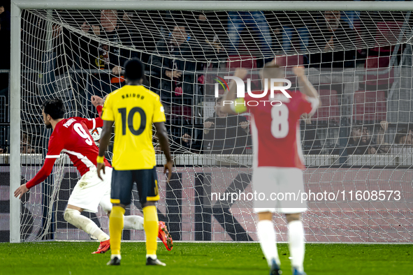 AZ Alkmaar forward Troy Parrot scores the 3-2 during the match AZ - Elfsborg at the AZ Stadium for the UEFA Europa League - League phase - M...