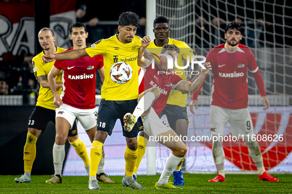 Elfsborg midfielder Ahmed Qasem and AZ Alkmaar midfielder Zico Buurmeester play during the match AZ - Elfsborg at the AZ Stadium for the UEF...