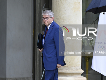 Patrick Hetzel, the newly appointed French Minister of Higher Education and Research, arrives at the Elysee Palace for the meeting of the co...