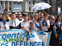 Workers in the aviation sector and transportation unions mobilize in opposition to the proposals aimed at privatizing Aerolineas Argentinas,...