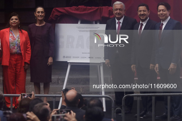 In the middle, Claudia Sheinbaum, president-elect of Mexico, and Andres Manuel Lopez Obrador, president of Mexico, during the inauguration c...