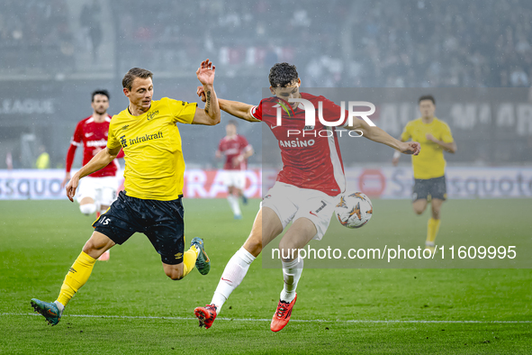 Elfsborg midfielder Simon Hedlund and AZ Alkmaar forward Ruben van Bommel during the match AZ vs. Elfsborg at the AZ Stadium for the UEFA Eu...