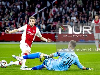 AFC Ajax Amsterdam midfielder Kenneth Taylor and Besiktas JK goalkeeper Mert Gunok during the match Ajax vs. Besiktas at the Johan Cruijff A...