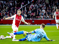 AFC Ajax Amsterdam midfielder Kenneth Taylor and Besiktas JK goalkeeper Mert Gunok during the match Ajax vs. Besiktas at the Johan Cruijff A...