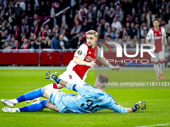 AFC Ajax Amsterdam midfielder Kenneth Taylor and Besiktas JK goalkeeper Mert Gunok during the match Ajax vs. Besiktas at the Johan Cruijff A...