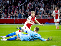 AFC Ajax Amsterdam midfielder Kenneth Taylor and Besiktas JK goalkeeper Mert Gunok during the match Ajax vs. Besiktas at the Johan Cruijff A...