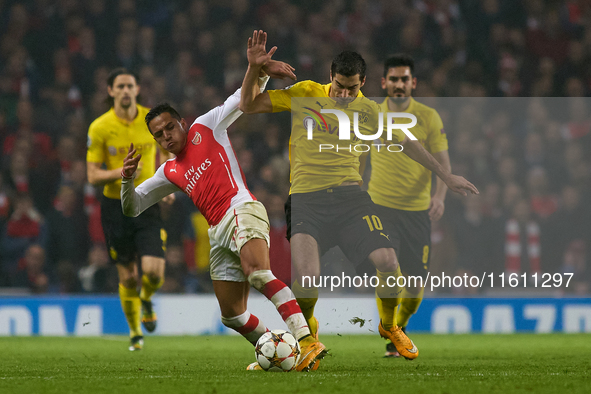 Alexis Sanchez of Arsenal vies for the ball with Henrikh Mkhitaryan of Borussia Dortmund during the UEFA Champions League Group D soccer mat...