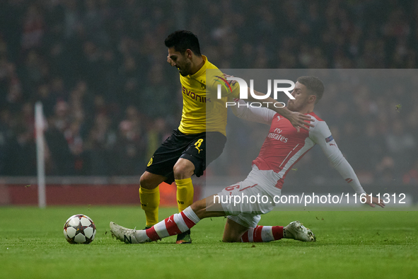 Ilkay Gundogan (L) of Borussia Dortmund competes for the ball with Aaron Ramsey (R) of Arsenal during the UEFA Champions League Group D socc...