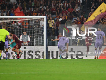 Artem Dovbyk of A.S. Roma scores the 1-0 goal during the UEFA Europa League 2024/25 League Phase MD1 match between A.S. Roma and Athletic Cl...