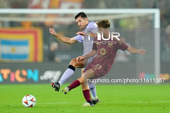 Daniel Vivian of Athletic Club and Tommaso Baldanzi of AS Roma compete for the ball during the UEFA Europa League 2024/25 League Phase MD1 m...