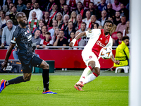 Besiktas JK midfielder Jean Onana and AFC Ajax Amsterdam defender Jorrel Hato during the match between Ajax and Besiktas at the Johan Cruijf...