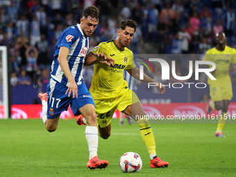 Jofre Carreras and Ayoze Perez play during the match between RCD Espanyol and Villarreal CF, corresponding to week 7 of LaLiga EA Sports, at...