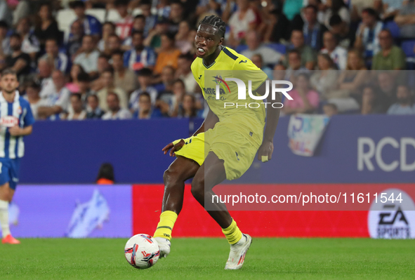 Thierno Barry plays during the match between RCD Espanyol and Villarreal CF, corresponding to week 7 of LaLiga EA Sports, at the RCDE Stadiu...