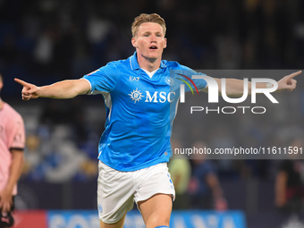 Scott McTominay of SSC Napoli celebrates after scoring during the Coppa Italia match between SSC Napoli and Palermo FC at Stadio Diego Arman...